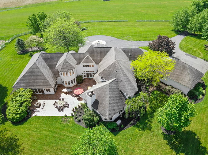 Top view of a farmhouse rental in the the Poconos