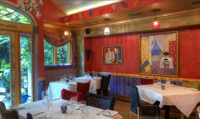 Image of the inerior of one of the most romantic restaurants in NJ: Cafe Matisse