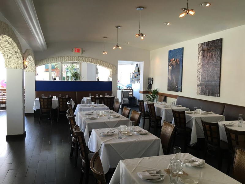 Image of the Greek on Main dining room in Metuchen NJ