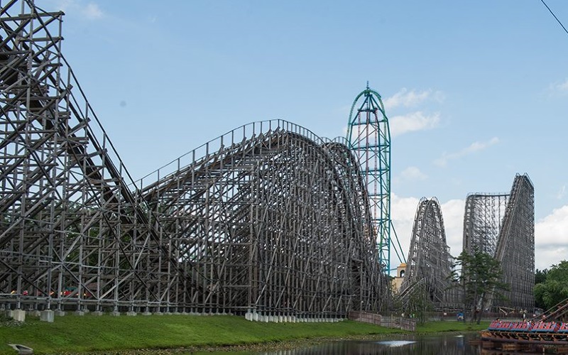 Thrills and chills await you and your family at Six Flags Great Adventure, the largest amusement park in NJ.