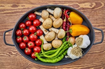 Image of cherry tomatoes, mushrooms, hot and sweet peppers and garlic depicting fresh farm to table produce used by the best top restaurants in NJ