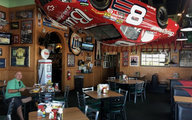 Quaker Steak & Lube Cool Dining New Jersey