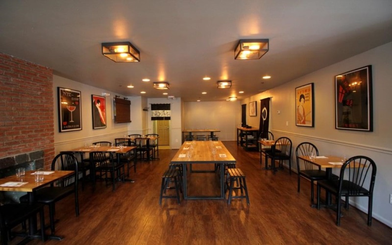 Image of the dining room of Ramen Nagomi in New Brunswick New Jersey
